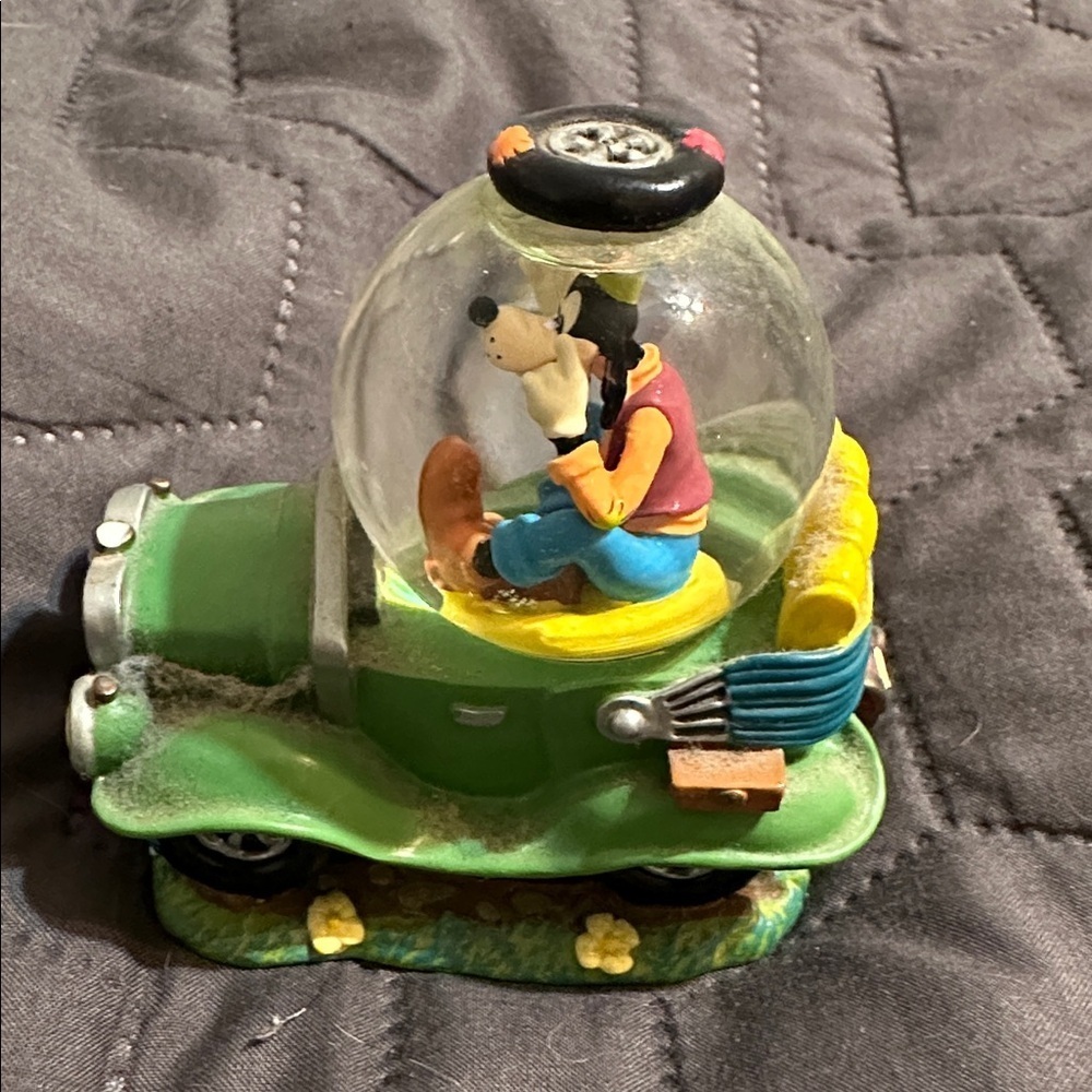 Vintage Disney Store Goofy Toontown green car snow globe - Picture 2 of 6